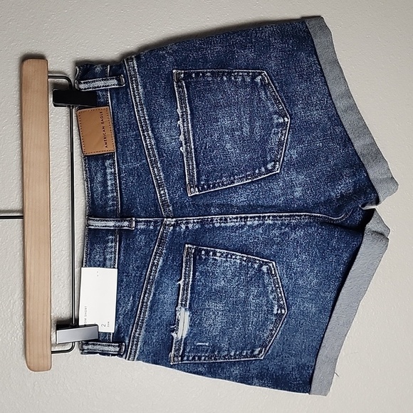 American Eagle NWT Distressed High-Rise Mom Jean Shorts - Picture 4 of 8